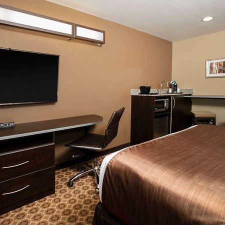 Microtel Inn And Suites Pecos Exterior photo
