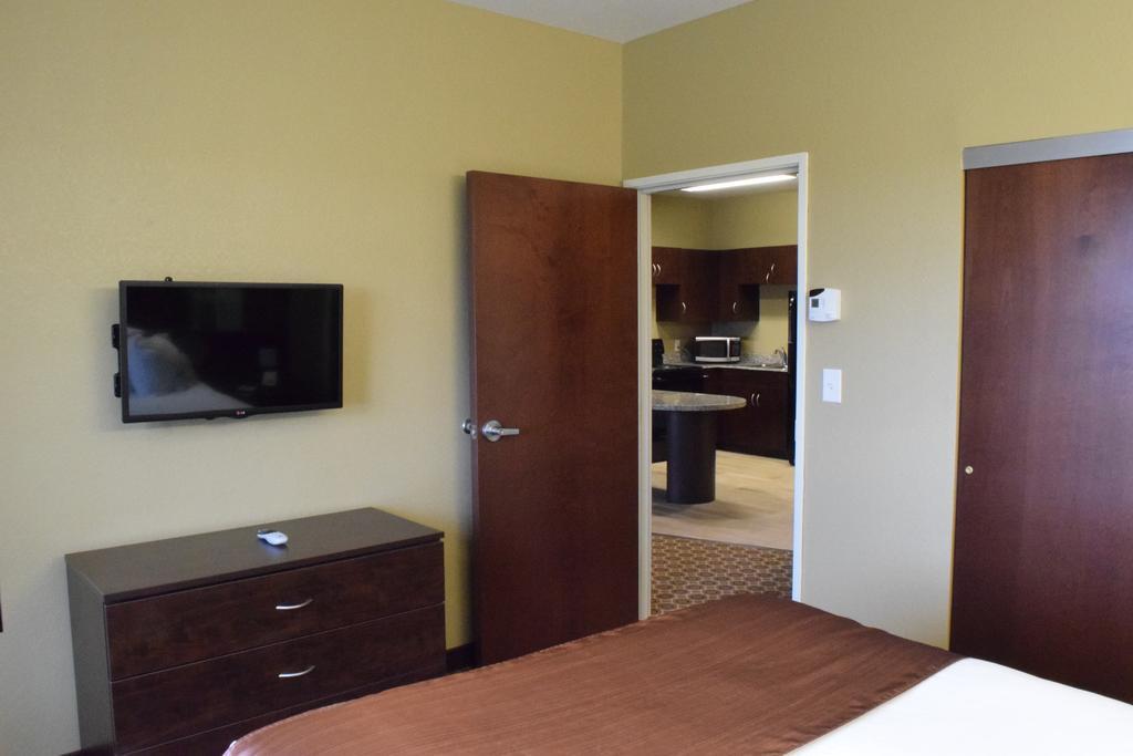 Microtel Inn And Suites Pecos Room photo