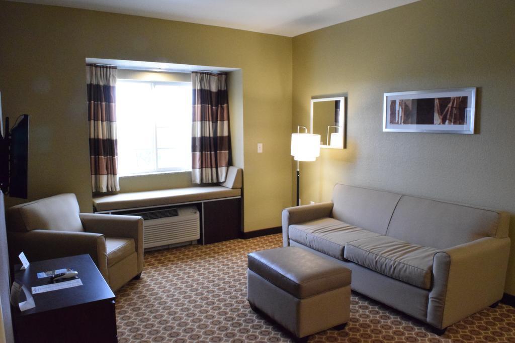 Microtel Inn And Suites Pecos Room photo