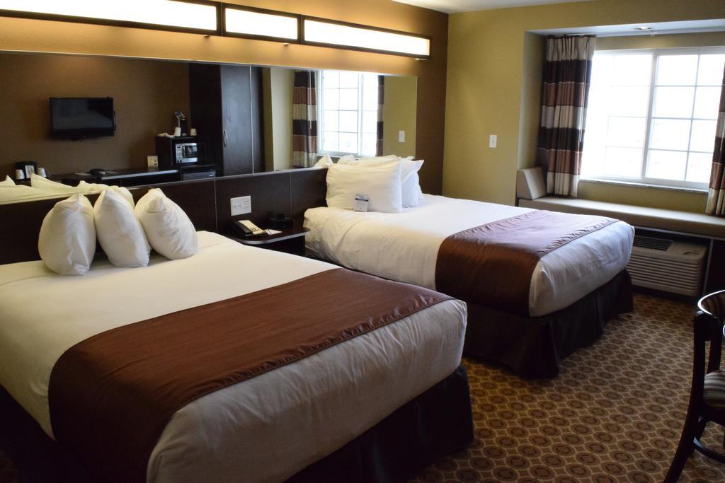 Microtel Inn And Suites Pecos Room photo