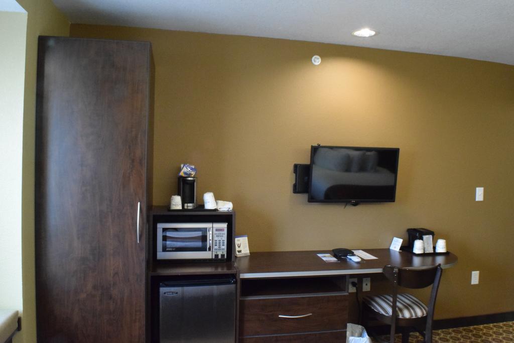 Microtel Inn And Suites Pecos Room photo