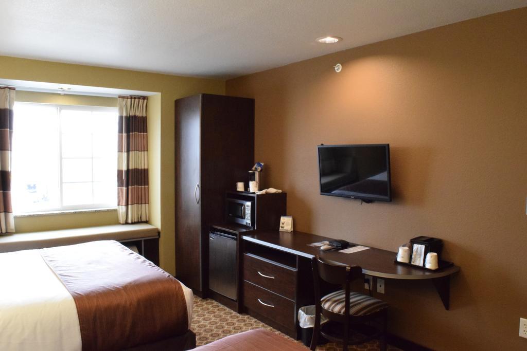 Microtel Inn And Suites Pecos Room photo