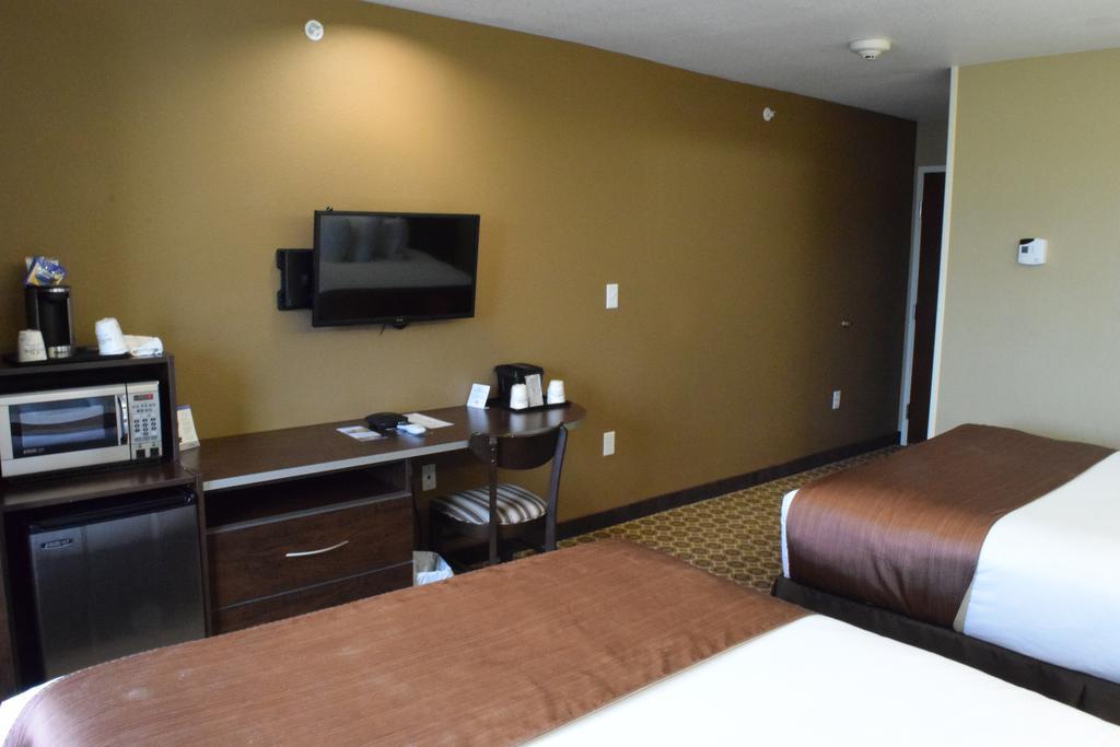 Microtel Inn And Suites Pecos Room photo
